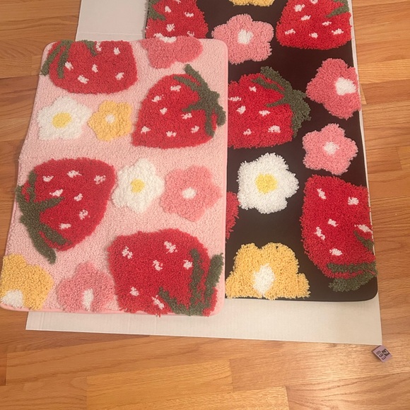 Strawberry Floral Pattern Rugs - Picture 3 of 5